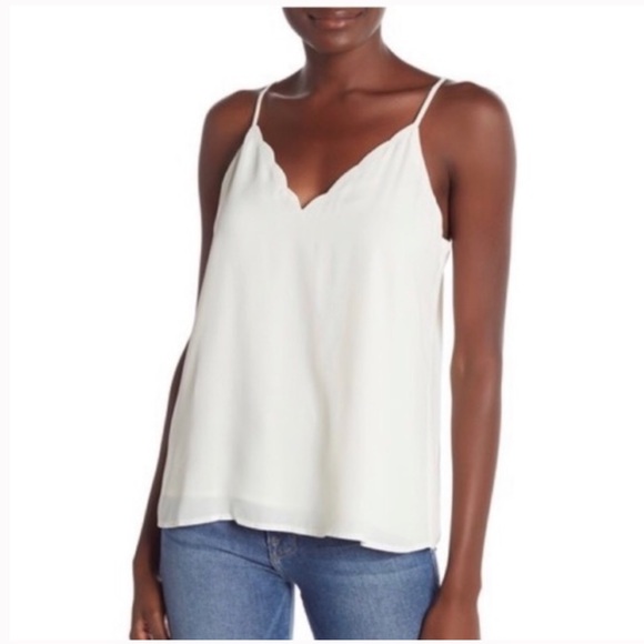 Socialite scalloped v neck cami - Picture 2 of 3